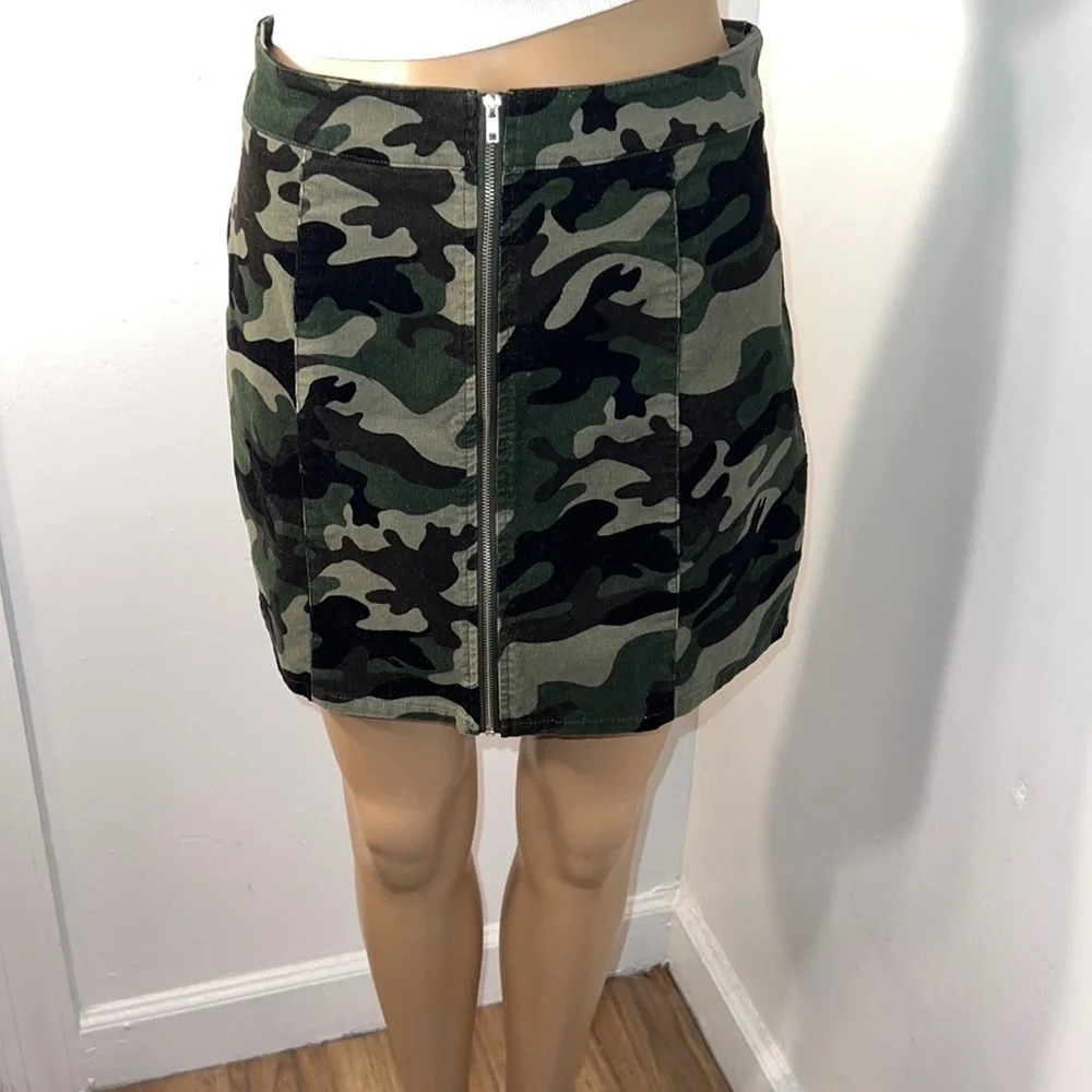 Charlotte Rousse, M,‎ Full exposed zip front, cotton/corduroy camo mini.